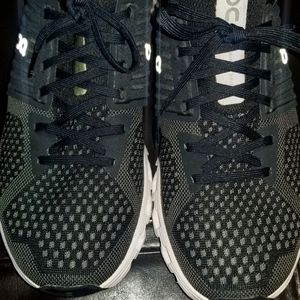 Women's size 10 ON running shoes.